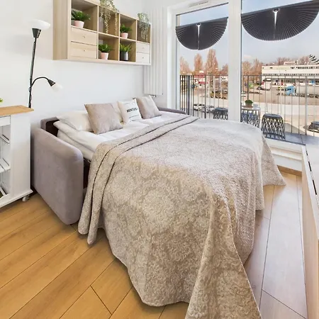 Budget-friendly Praga By Renters شقة وارسو