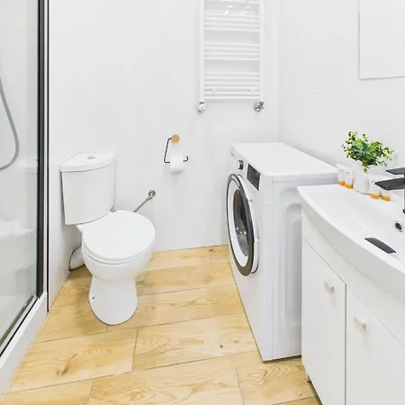 Cozy In Praga Polnoc By Renters Apartment