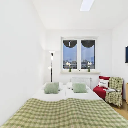 Cozy In Praga Polnoc By Renters *