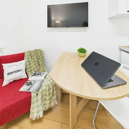Cozy In Praga Polnoc By Renters *