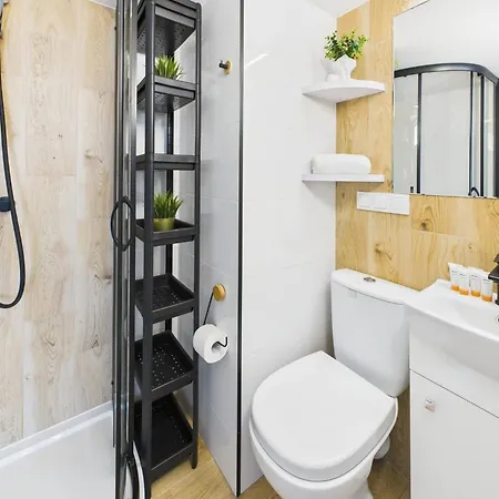 Cozy In Praga Polnoc By Renters